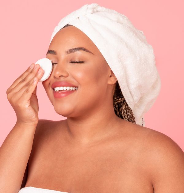 How to properly remove makeup for a clear and clean complexion?