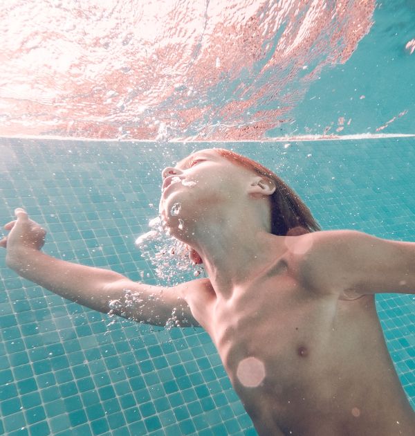 How to care for your skin after going to the swimming pool in winter?